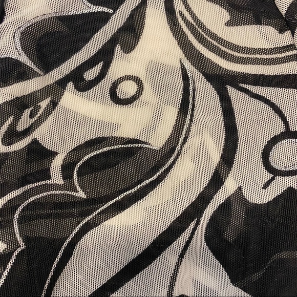 2/$25 Silhouette Solution Black and White Beach Swim Coverup Size M - Picture 4 of 4